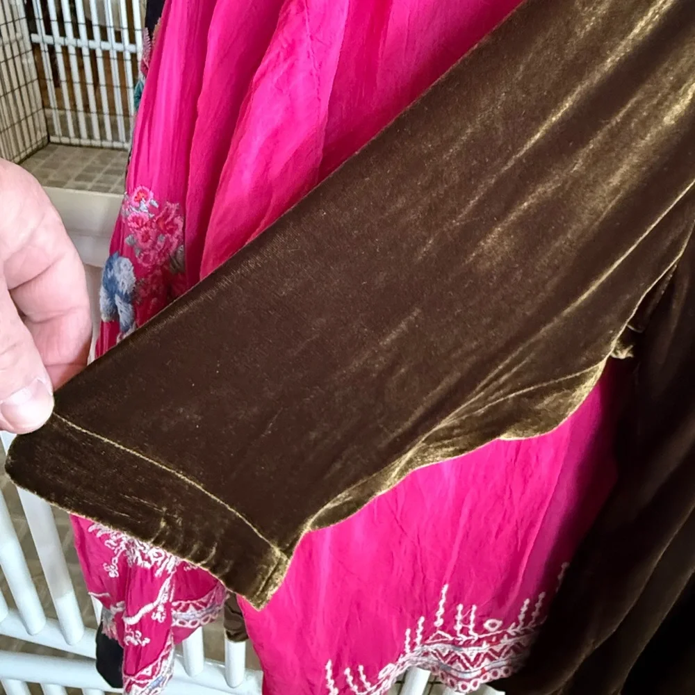 Eileen Fisher green/gold velvet Boxy Short Sleeve T-Shirt - Picture 4 of 7